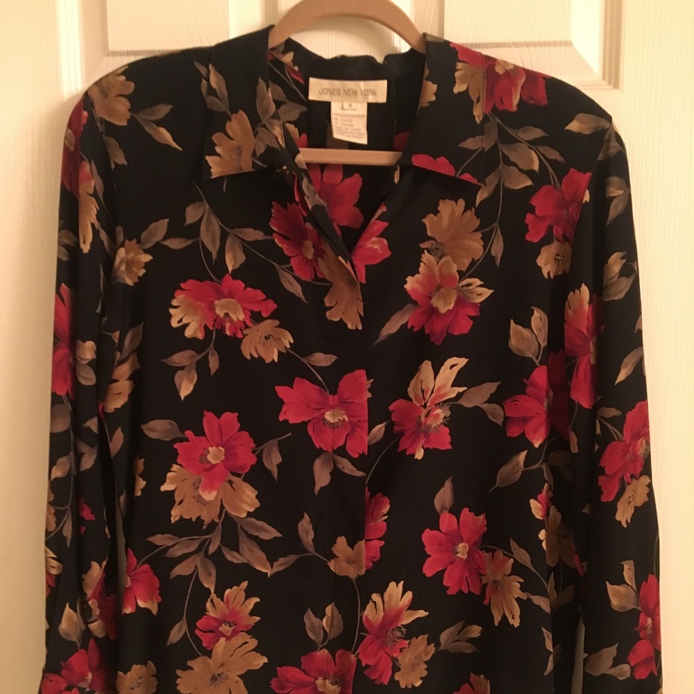 LAST CHANCE - LISTING WILL EXPIRE FEB 1st-  
Women's blouse